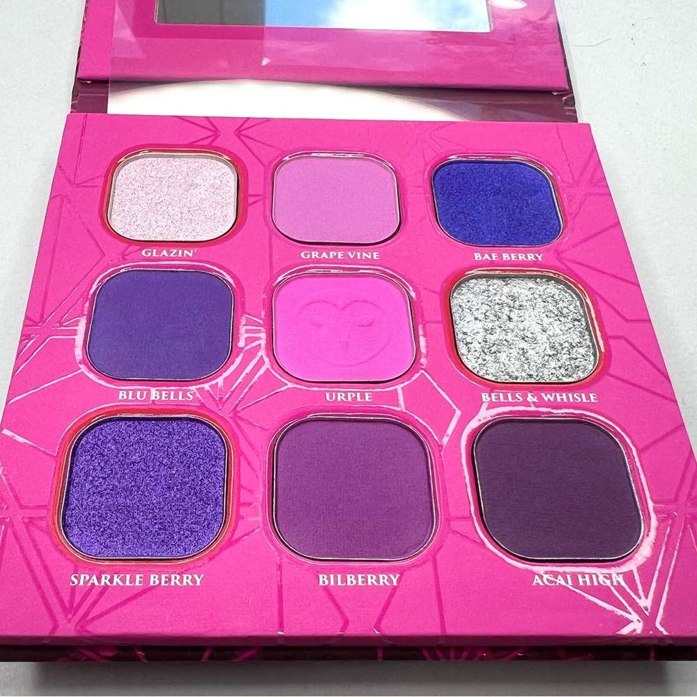 Hank & Henry Berries Vibrant Purple Eyeshadow Palette